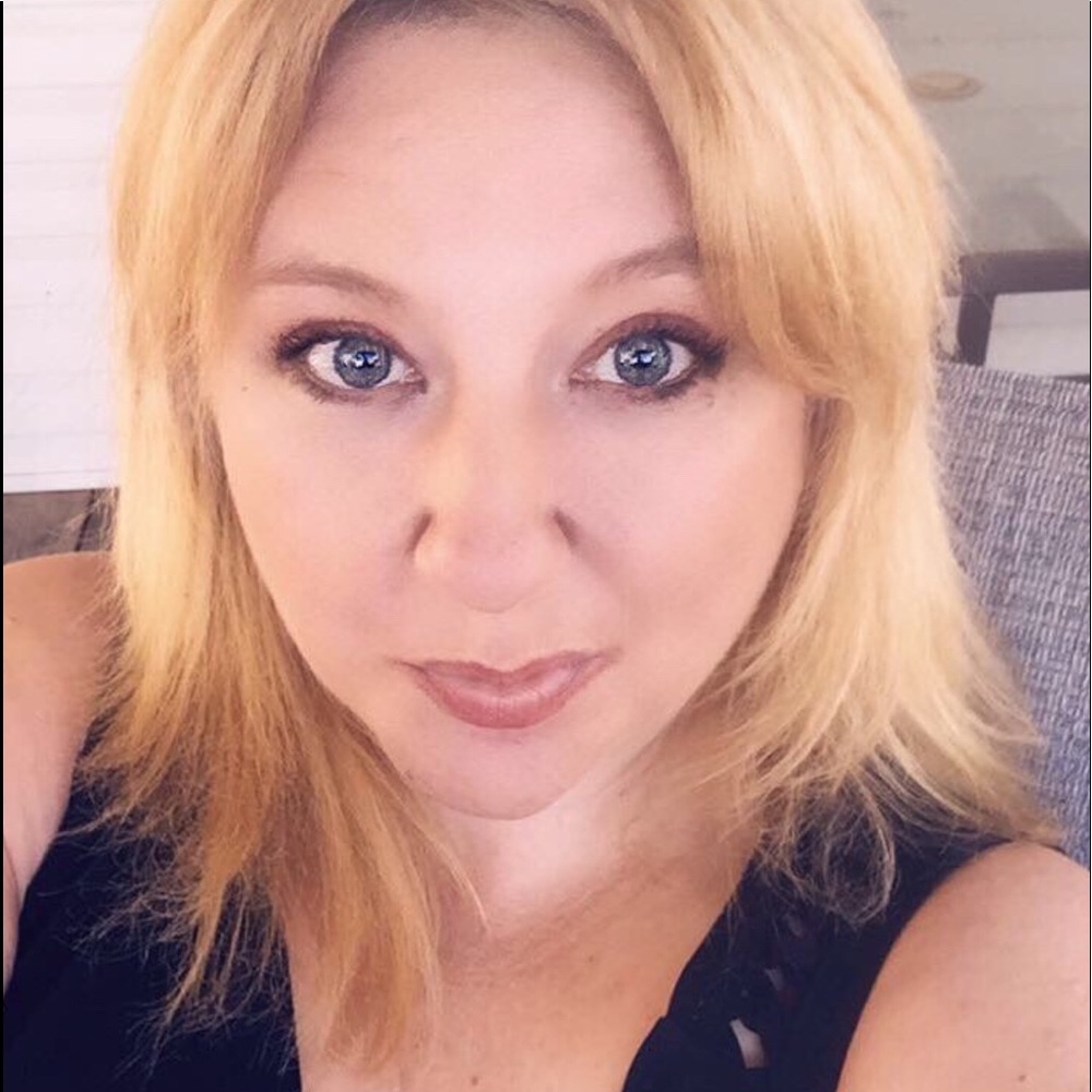 Meet your Posher, Angela